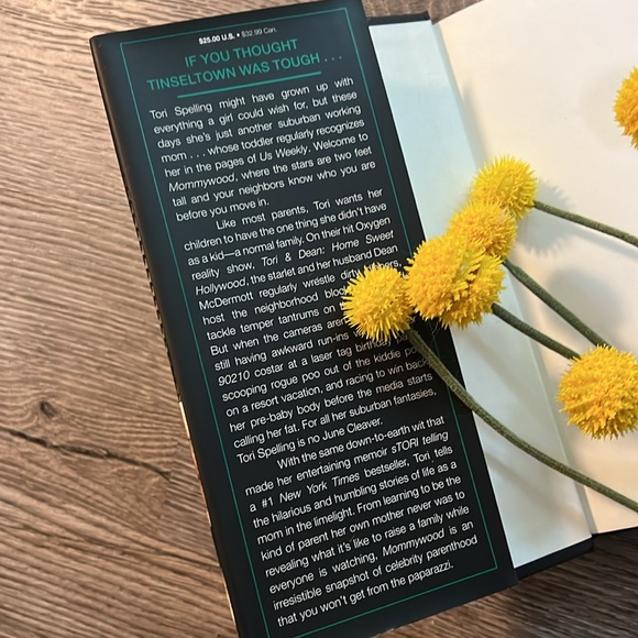 📚 2/$21 BOOKS!! 📚 Tori Spelling - Mommywood 2009 coffee table book - Picture 8 of 10